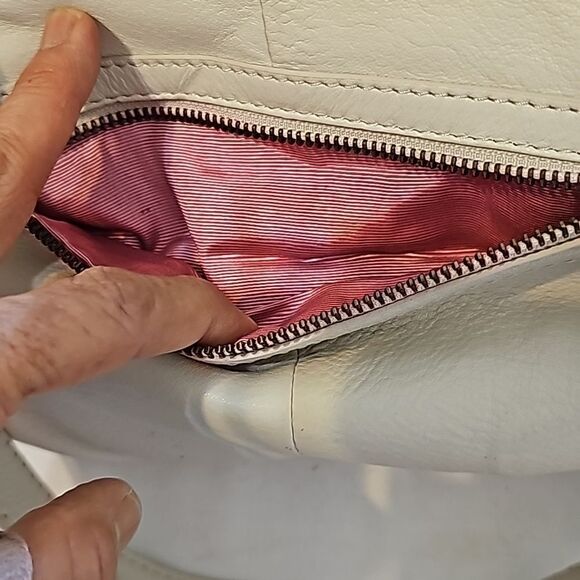 NWOT Isabella fiore leather embroidered bag - Picture 3 of 9